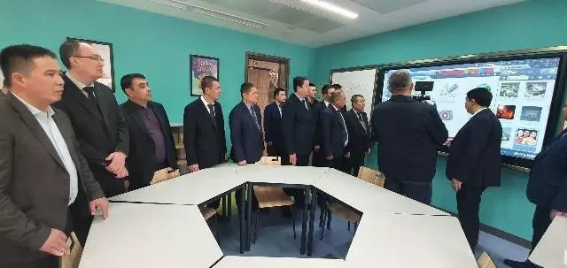 Жоқары оқыў орынлары ўәкиллери Нөкистеги Президент мектебинде Жоқары оқыў орынлары ўәкиллери Нөкистеги Президент мектебинде
