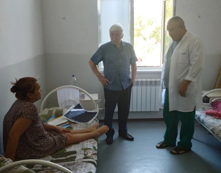 АҚШта бес мәрте жылдың ең жақсы шыпакери деп табылған жерлесимиз Жолдас Қулжанов Қарақалпақстанға келди АҚШта бес мәрте жылдың ең жақсы шыпакери деп табылған жерлесимиз Жолдас Қулжанов Қарақалпақстанға келди