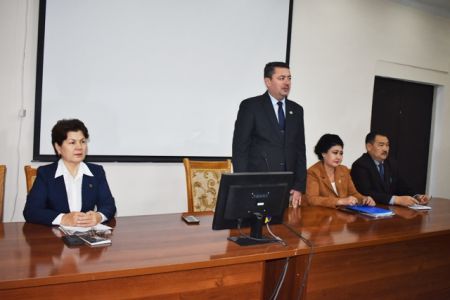 Институтта депутатлар менен ушырасыў болып өтти