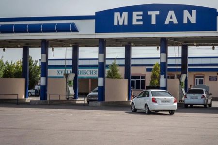 Қараөзектеги метан заправкада автомобильдиң газ баллоны жарылып кетти