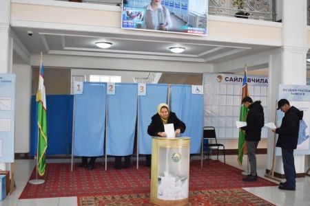 Қанлыкөл районында сайлаўда биринши мәрте биометриялық паспорт тийкарында шахсты идентификациялаўшы қурылма сынақтан өткерилмекте