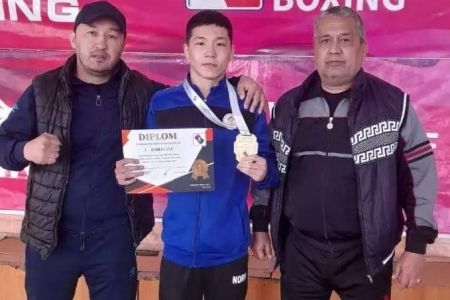Қарақалпақстанлы боксшы «Termiz Open» жарысының алтын медалын қолға киргизди