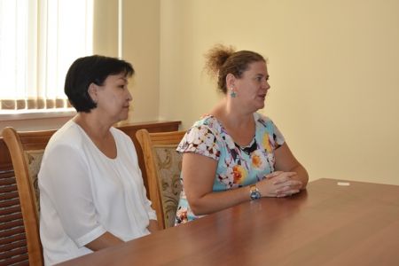 Инглис тили бойынша америкалы қәниге Гена Беннетт НМПИде студентлерге семинар өтти