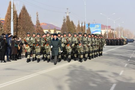 «Ўатан қорғаўшылары күни» мүнәсибети менен өткерилген әскерий сап тартыў илажынан фоторепортаж