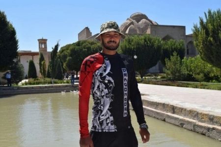 70 күн алдын Әндижаннан Мойнаққа пияда жолға шыққан саяхатшы қай жерде?