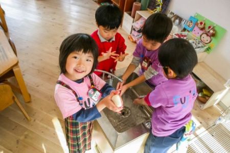 Балаларды бақшадан ата-аналардан басқа кимлер алып кетиўи мүмкин?