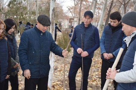 Студентлер «Жасыл мәкан» улыўма миллий жойбары шеңберинде үлгили жумысларды әмелге асырмақта