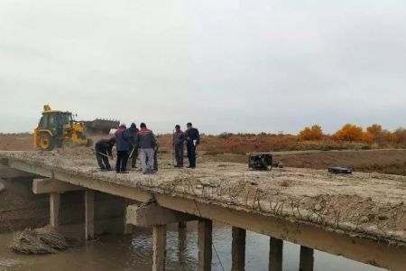 Шоманайда халық каналдан өтиў ушын 20 километр жол жүриўге мәжбүр еди. Машқала сапластырылмақта