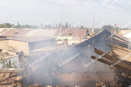 Берунийде бир-бирине тийип турған еки үйде өрт пайда болды