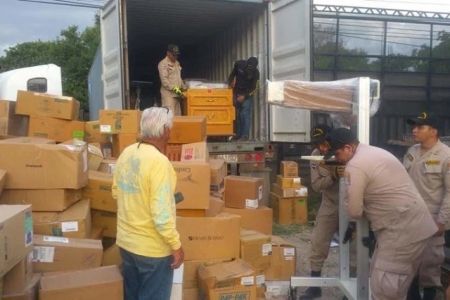 АҚШтың Project CURE қайырқомлық шөлкеми Қарақалпақстандағы емлеўханаларға медициналық үскенелерди жеткерип бериў нийетинде