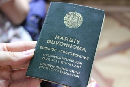 Жумысқа кириў ўақтында пуқаралардан әскерий билет талап етилмейди