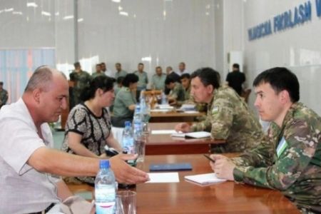 Қорғаныў министриниң орынбасары Қарақалпақстанда көшпели қабыллаў өткереди