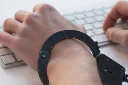 Блогерлер пост астындағы комментарийлерди өшириўге мәжбүр ме? Нызамшылықта бул ҳаққында не делинген?