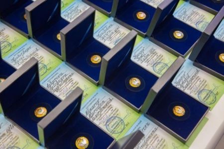 «Халық билимлендириў пидайысы» көкирек белгиси шөлкемлестирилди. Сыйлықланғанларға ақшалай сыйлық бериледи