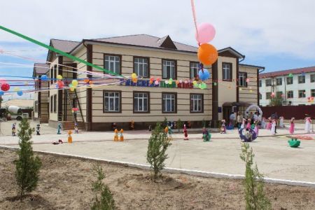 Шымбайда заманагөй балалар бақшасы пайдаланыўға тапсырылды. Онда ФИФА төрешиси Равшан Эрматов қатнасты